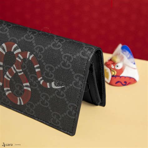 gucci gg supreme continental wallet|kingsnake print gg supreme wallet.